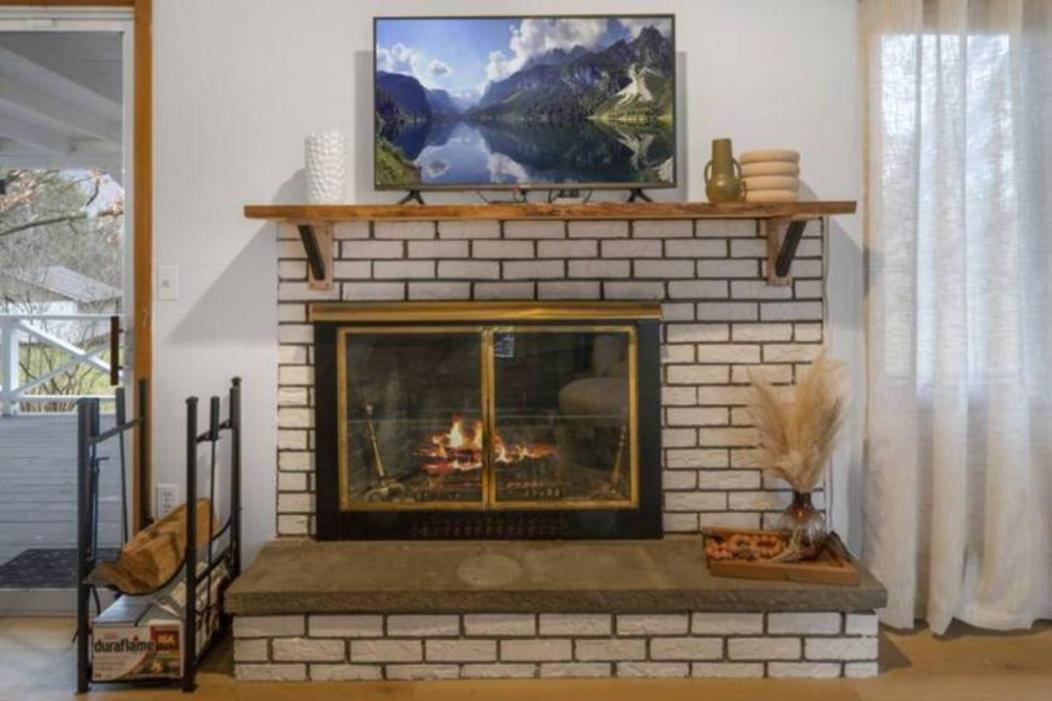 Cayuga Bungalow On Lake—Sleeps 13—Outdoor Firepit Lansing Exterior photo